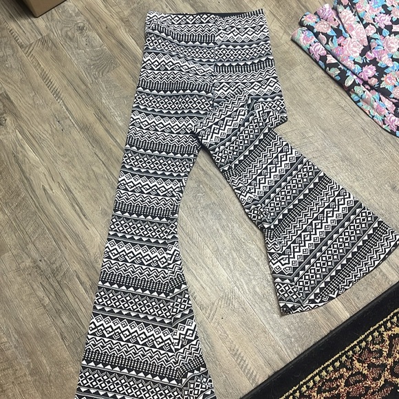 2 pairs of Show me your MuMu flare size M - Picture 3 of 4